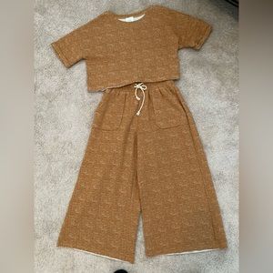 Two piece set in gold and cream